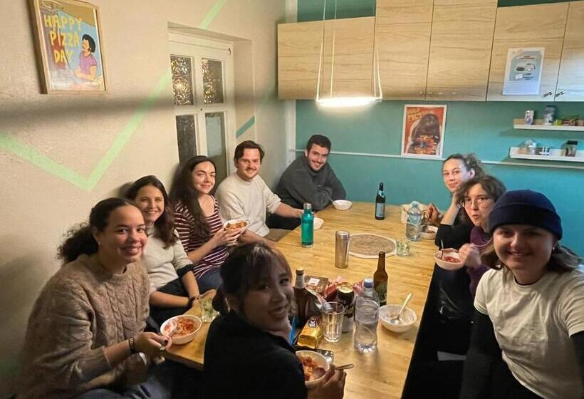 Standardzimmer mit Stockbetten, Eastseven Berlin Hostel