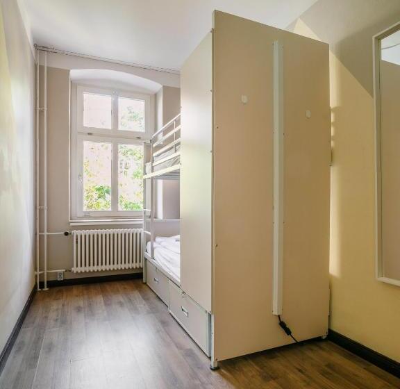 اتاق استاندارد با تخت‌های تاشو, Eastseven Berlin Hostel