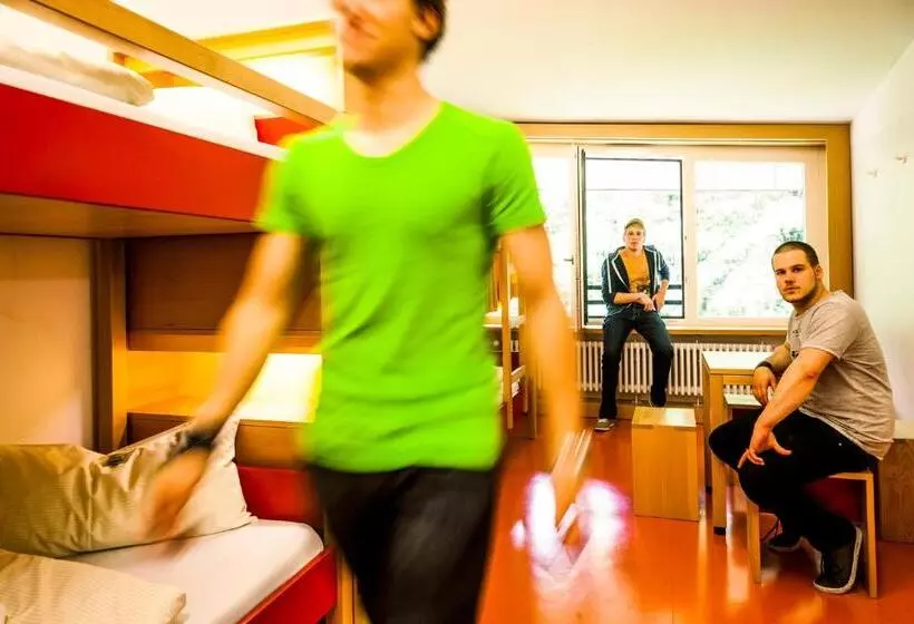 ルームシェアのワンベッド, Hi Munich Park Youth Hostel