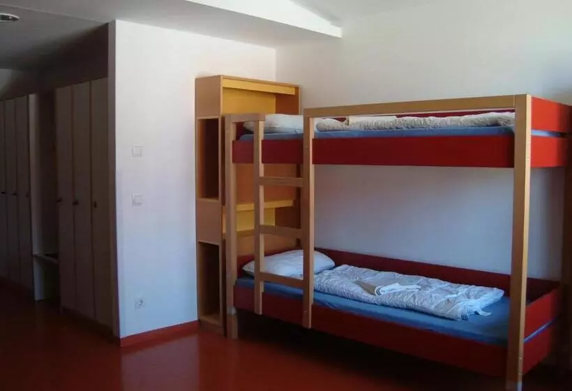 ルームシェアのワンベッド, Hi Munich Park Youth Hostel