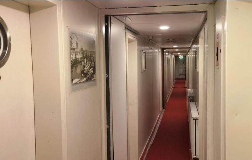 اتاق استاندارد سه نفره, Shipotel Berlin Gmbh, Shipotel Eastern & Shipotel Western