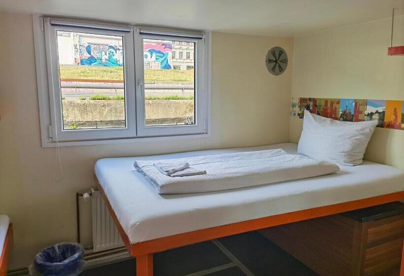 اتاق استاندارد سه تخته با سرویس بهداشتی مشترک, Shipotel Berlin Gmbh, Shipotel Eastern & Shipotel Western