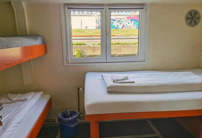 اتاق استاندارد سه تخته با سرویس بهداشتی مشترک, Shipotel Berlin Gmbh, Shipotel Eastern & Shipotel Western