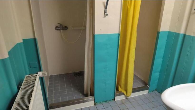 اتاق استاندارد سه تخته با سرویس بهداشتی مشترک, Shipotel Berlin Gmbh, Shipotel Eastern & Shipotel Western