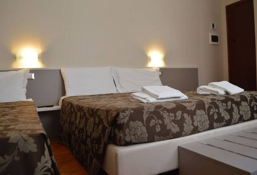 اتاق استاندارد سه نفره, Arena