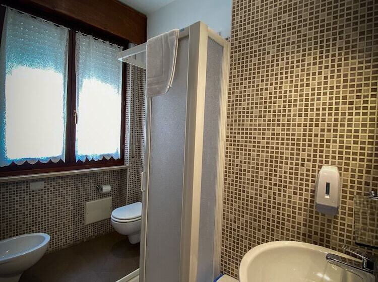 اتاق استاندارد, Arena