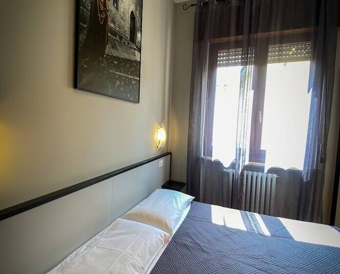 اتاق استاندارد, Arena