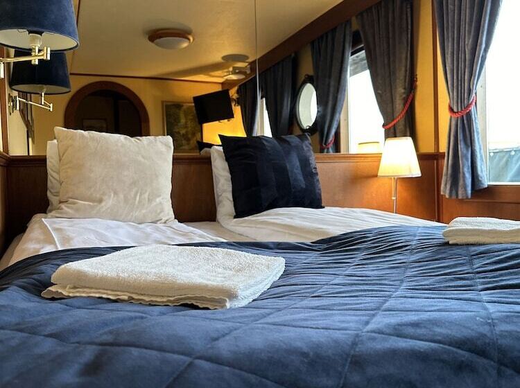 كابينة, Den Röda Båten