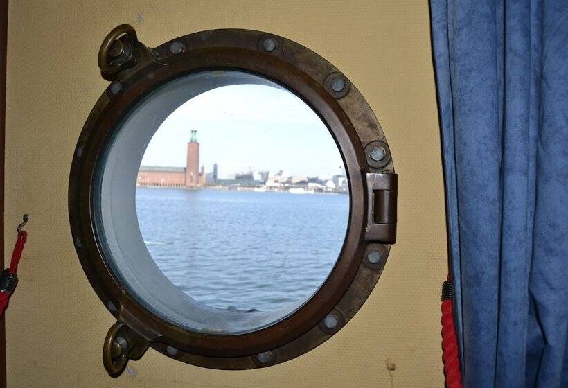 スーペリアキャビン, Den Röda Båten