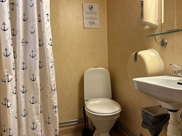 スーペリアキャビン, Den Röda Båten