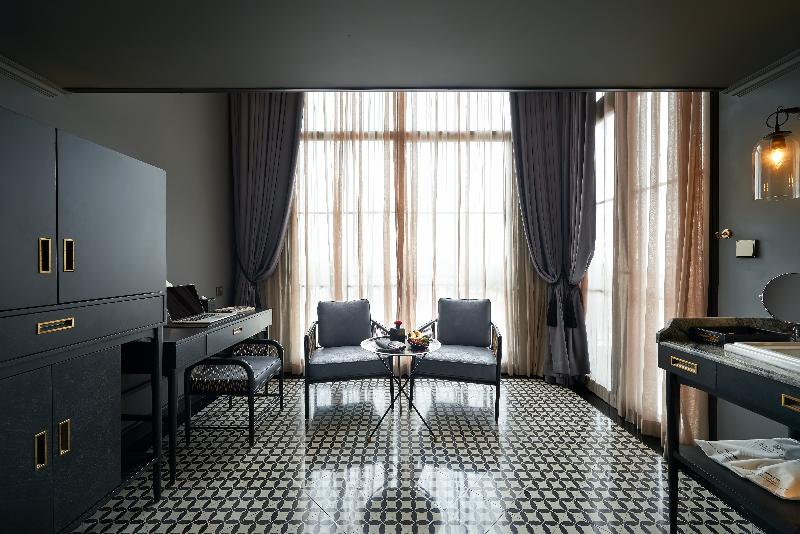 スタンダードルーム, Gardette Park