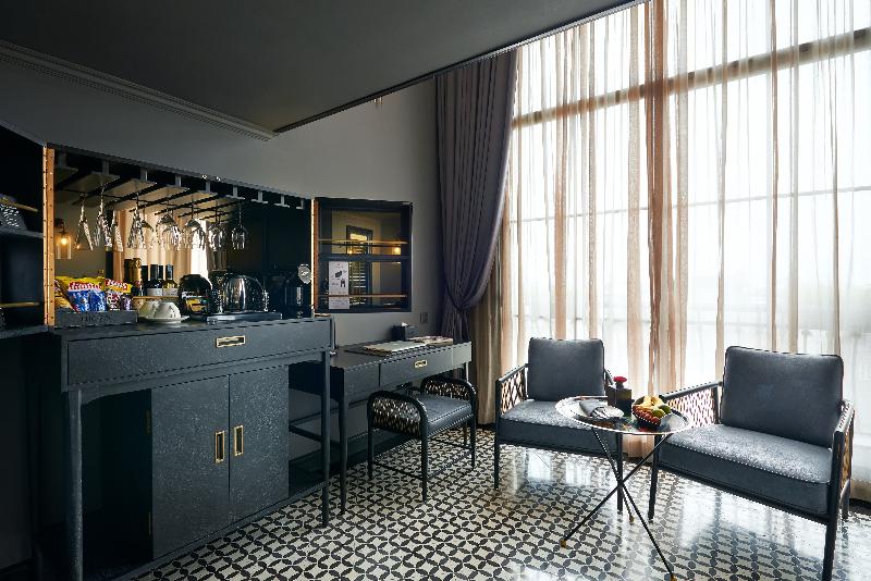 スタンダードルーム, Gardette Park