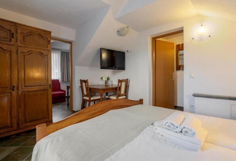 اتاق خانوادگی, Jagodic Garni