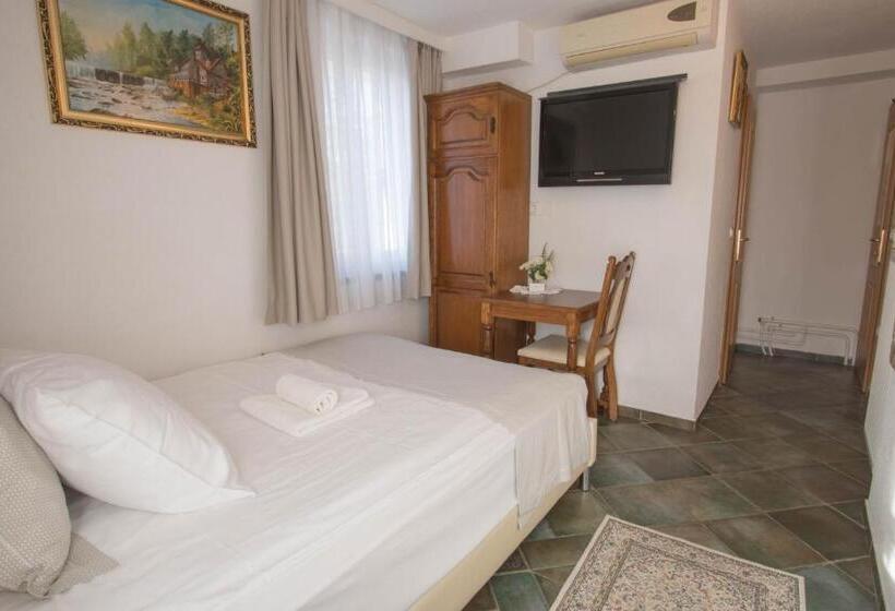 اتاق استاندارد یک نفره, Jagodic Garni