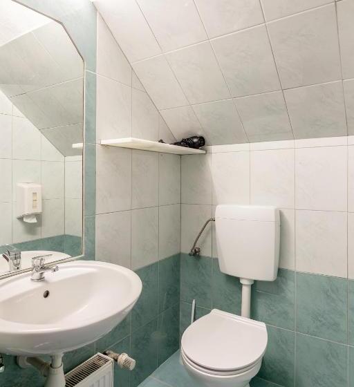 اتاق استاندارد سه نفره, Jagodic Garni