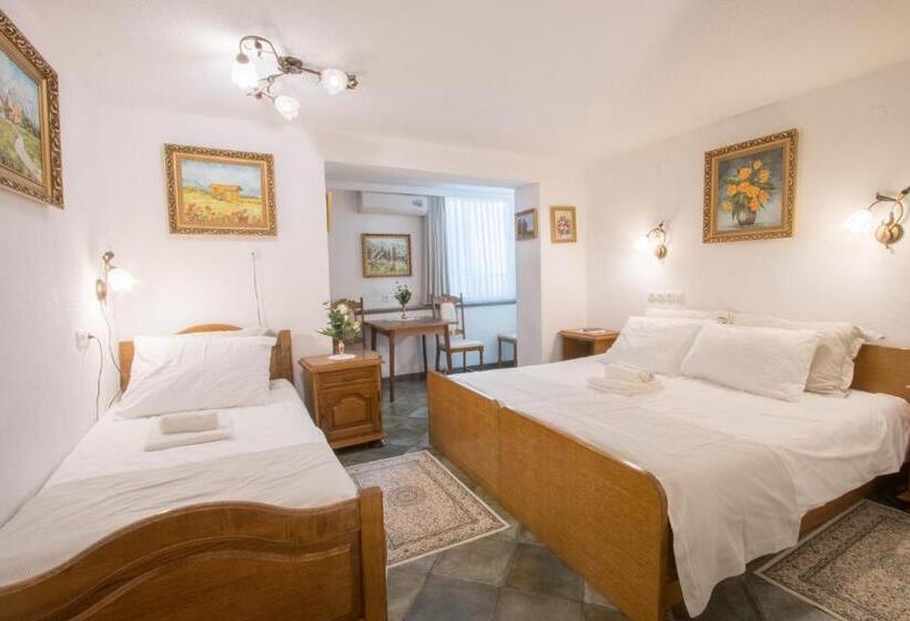 اتاق استاندارد سه نفره, Jagodic Garni