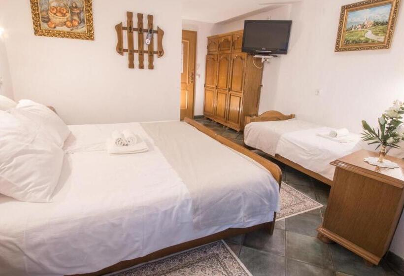 اتاق استاندارد سه نفره, Jagodic Garni