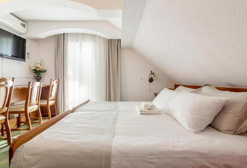 اتاق استاندارد سه نفره, Jagodic Garni