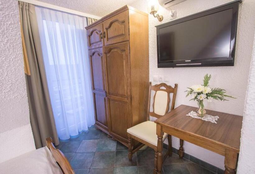 اتاق اکونومی, Jagodic Garni