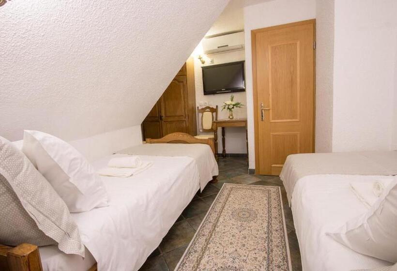 اتاق اکونومی, Jagodic Garni