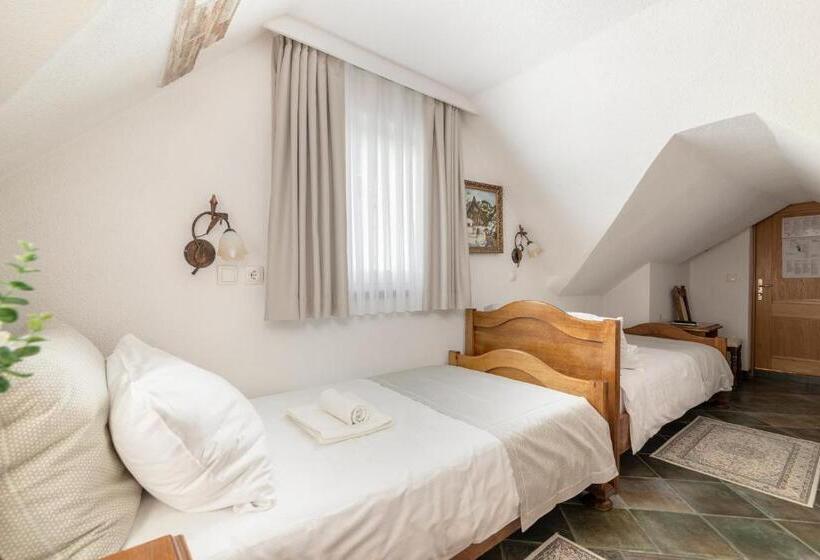 اتاق اکونومی, Jagodic Garni