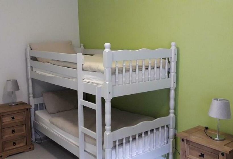 غرفة قياسية رباعية, The Benwiskin Centre