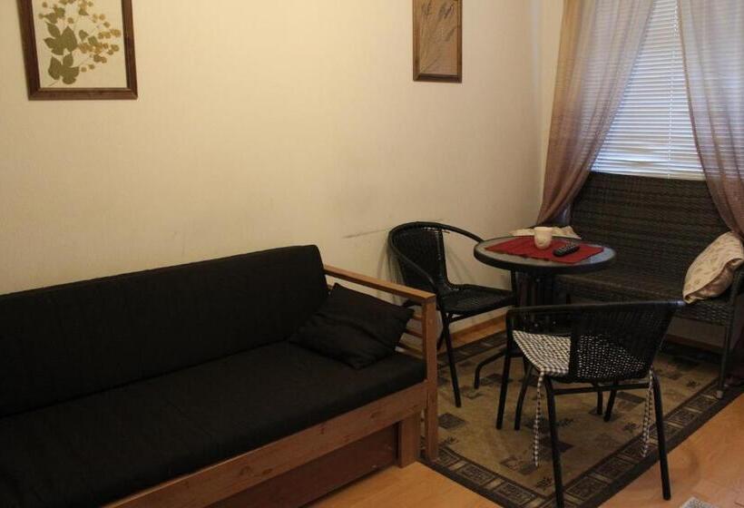 חדר אקונומי, Motel Willis West