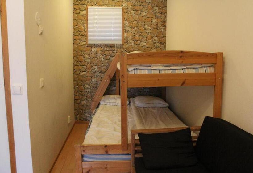 חדר אקונומי, Motel Willis West