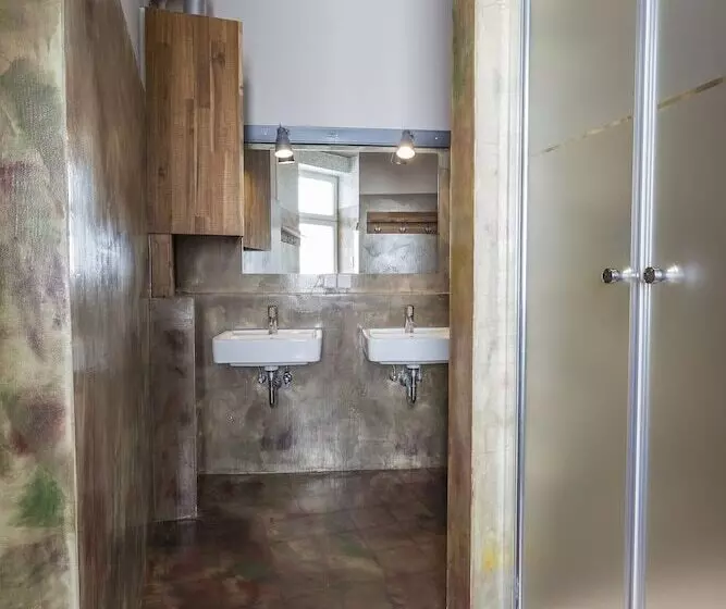تختخواب در اتاق مشترک, Sunflower Hostel Berlin