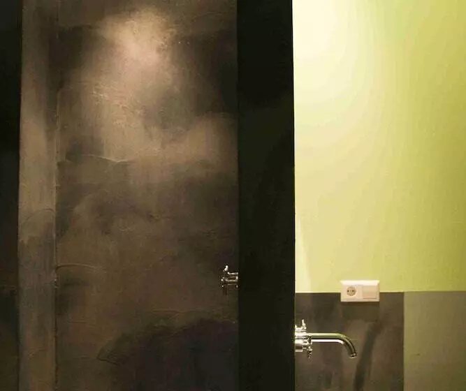 اتاق استاندارد با سرویس بهداشتی مشترک, Sunflower Hostel Berlin