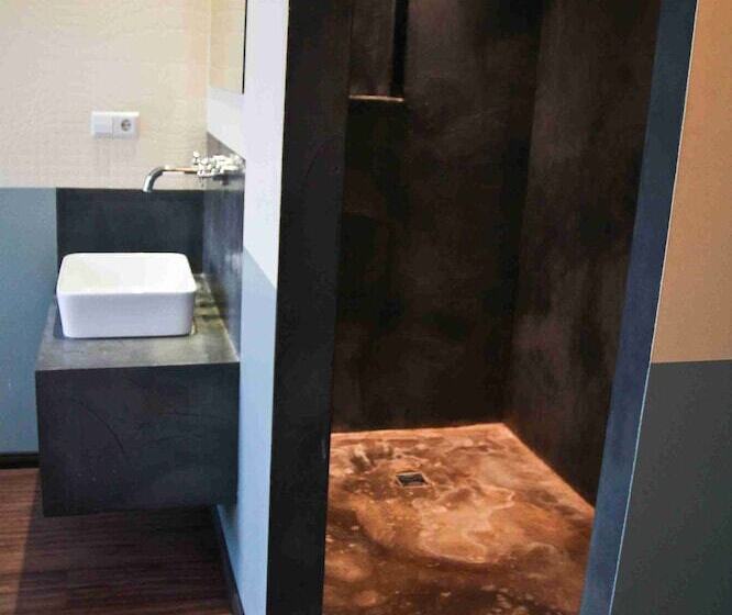 اتاق استاندارد با سرویس بهداشتی مشترک, Sunflower Hostel Berlin