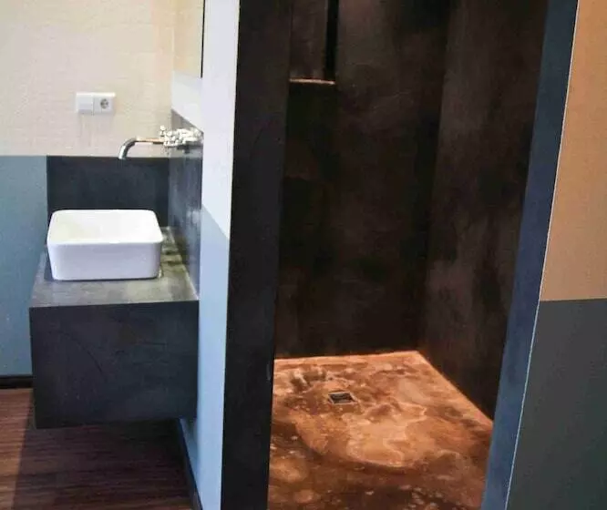 اتاق استاندارد با سرویس بهداشتی مشترک, Sunflower Hostel Berlin