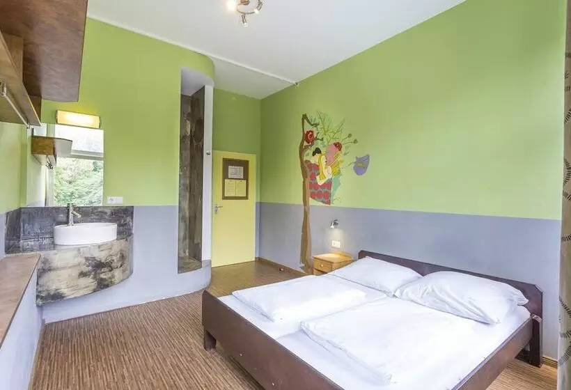اتاق استاندارد با سرویس بهداشتی مشترک, Sunflower Hostel Berlin