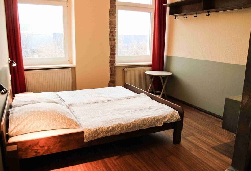 اتاق استاندارد با سرویس بهداشتی مشترک, Sunflower Hostel Berlin