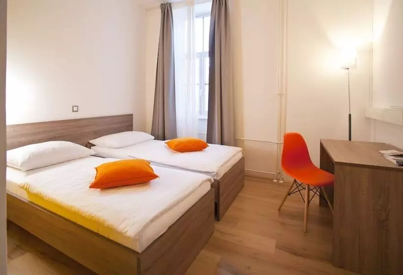 اتاق استاندارد, Uni Hostel
