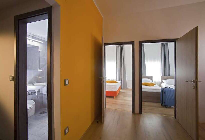 اتاق استاندارد چهار تخته, Uni Hostel