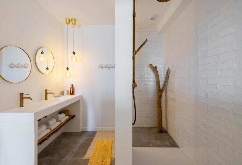Quarto Triplo Comfort, Libertitu