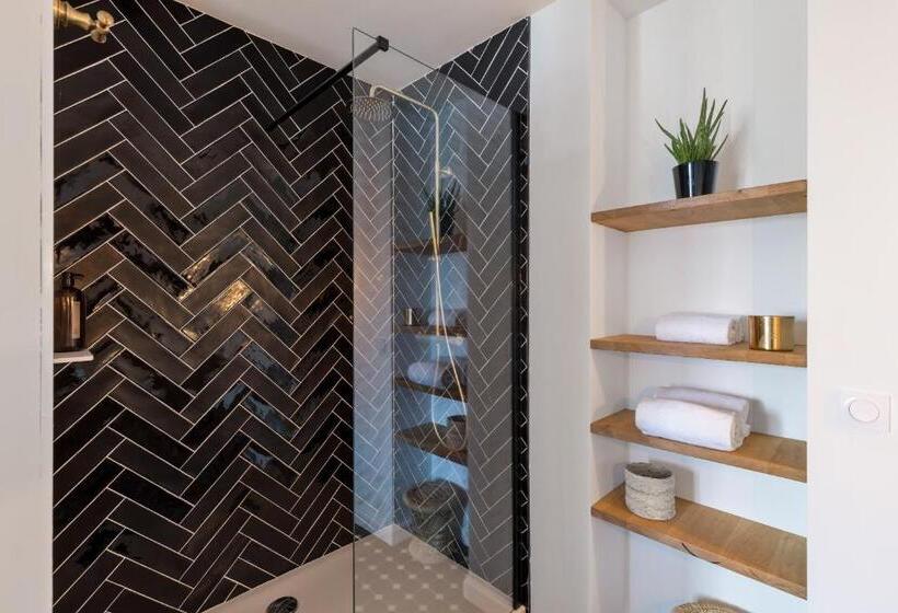 דירת שלושה חדרים, Libertitu