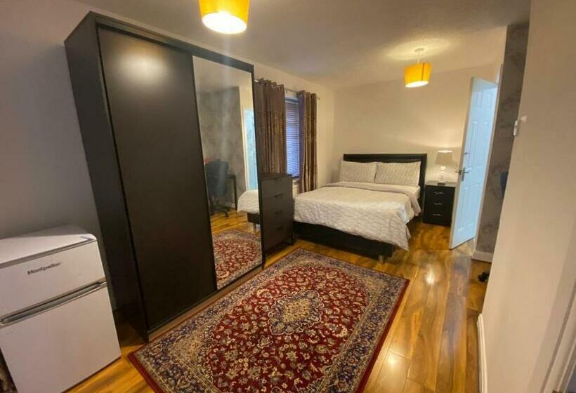 اتاق استاندارد, Ashmina Holiday Let With Free Onsite Parking Not For Vans But For Cars Only