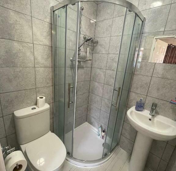 اتاق استاندارد, Ashmina Holiday Let With Free Onsite Parking Not For Vans But For Cars Only