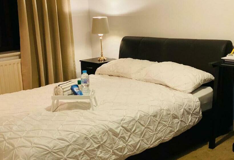 اتاق استاندارد, Ashmina Holiday Let With Free Onsite Parking Not For Vans But For Cars Only