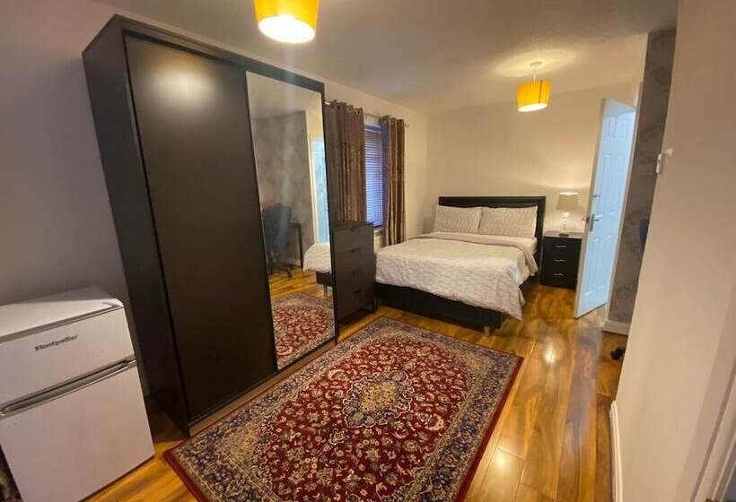 اتاق استاندارد, Ashmina Holiday Let With Free Onsite Parking Not For Vans But For Cars Only