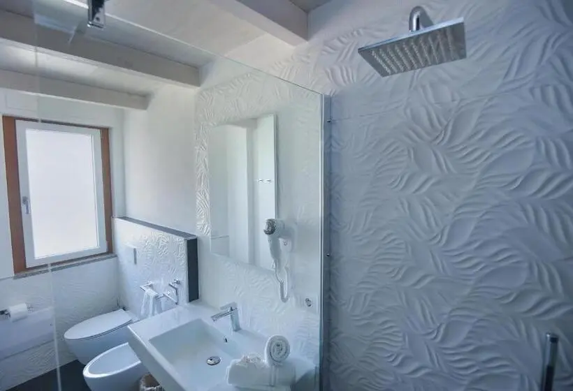 バルコニー付きデラックスルーム, Vicocolli Rooms