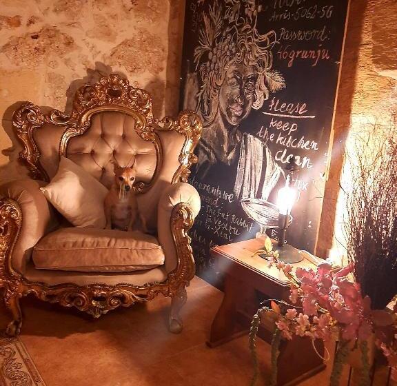 اتاق استاندارد با بالکن, The Lyndee House