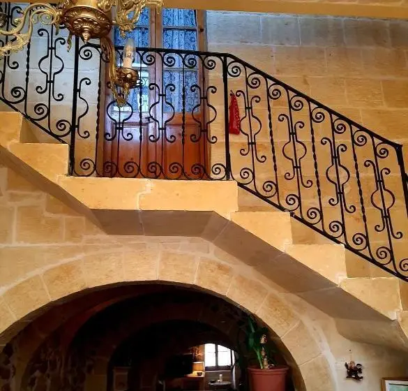 اتاق استاندارد با بالکن, The Lyndee House