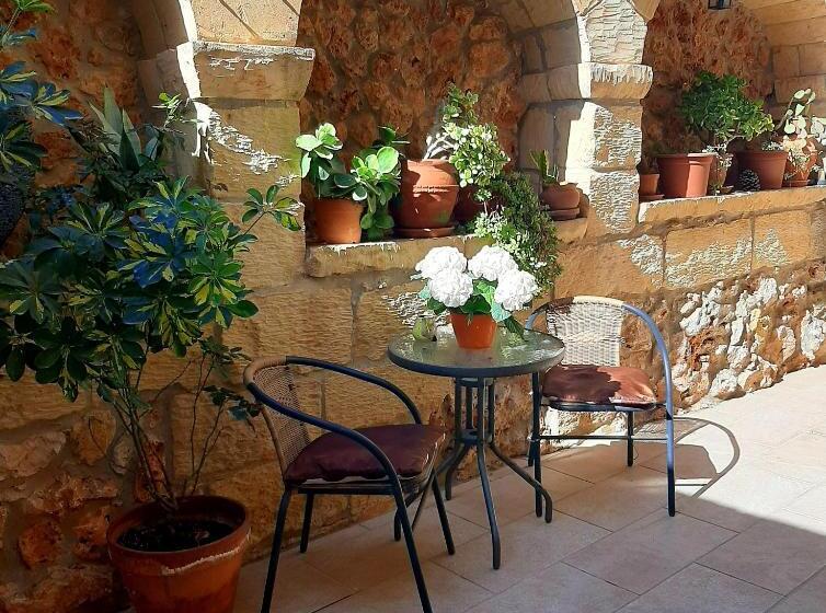اتاق استاندارد, The Lyndee House