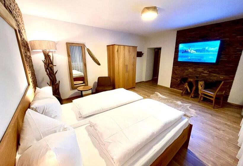 Номер Deluxe с Балконом, Restaurant Unikat