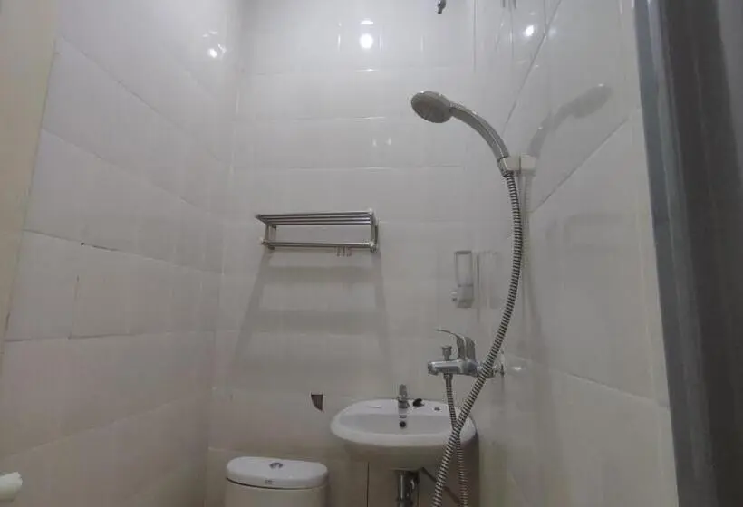 エコノミールーム, Superstar Residence Tomohon Redpartner