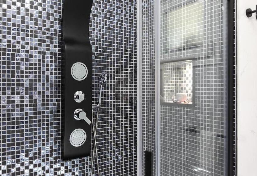 اتاق استاندارد با وان آب گرم, Isademar