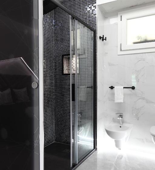 اتاق استاندارد با وان آب گرم, Isademar